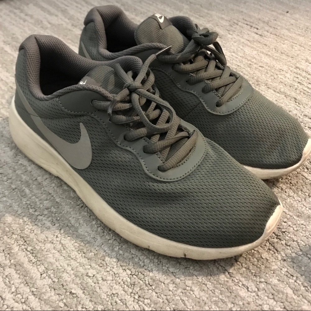 Green Women’s 6Y Nike Tanjun Shoes